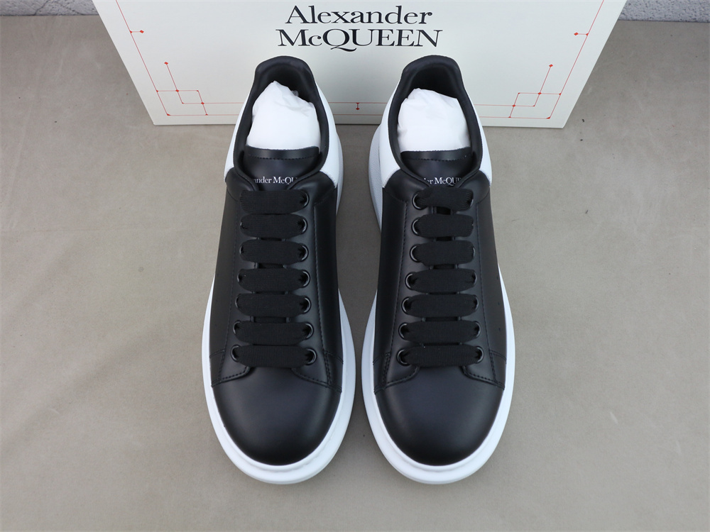 ALEXANDER MCQUEEN Black White Oversized Sneakers 553680WHGP51070